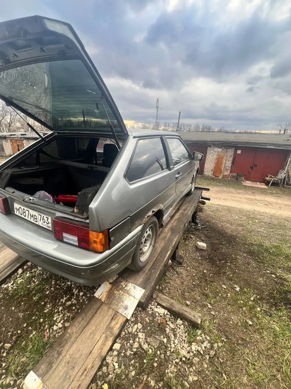 Продажа ВАЗ 2113 с целым дном и бодрым мотором - Легковые автомобили (Авто) в Самара