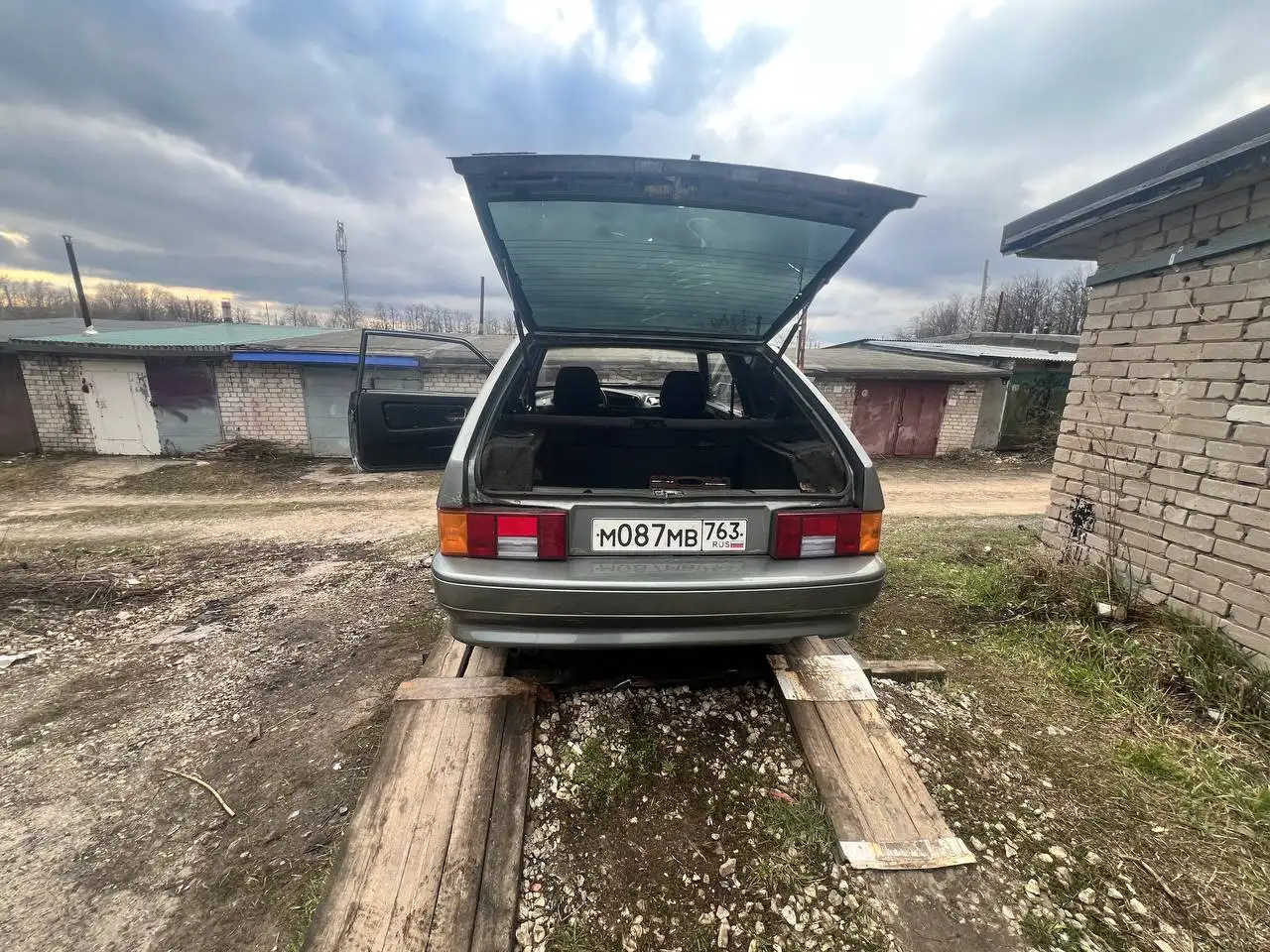 Продажа ВАЗ 2113 с целым дном и бодрым мотором - Легковые автомобили (Авто) в Самара