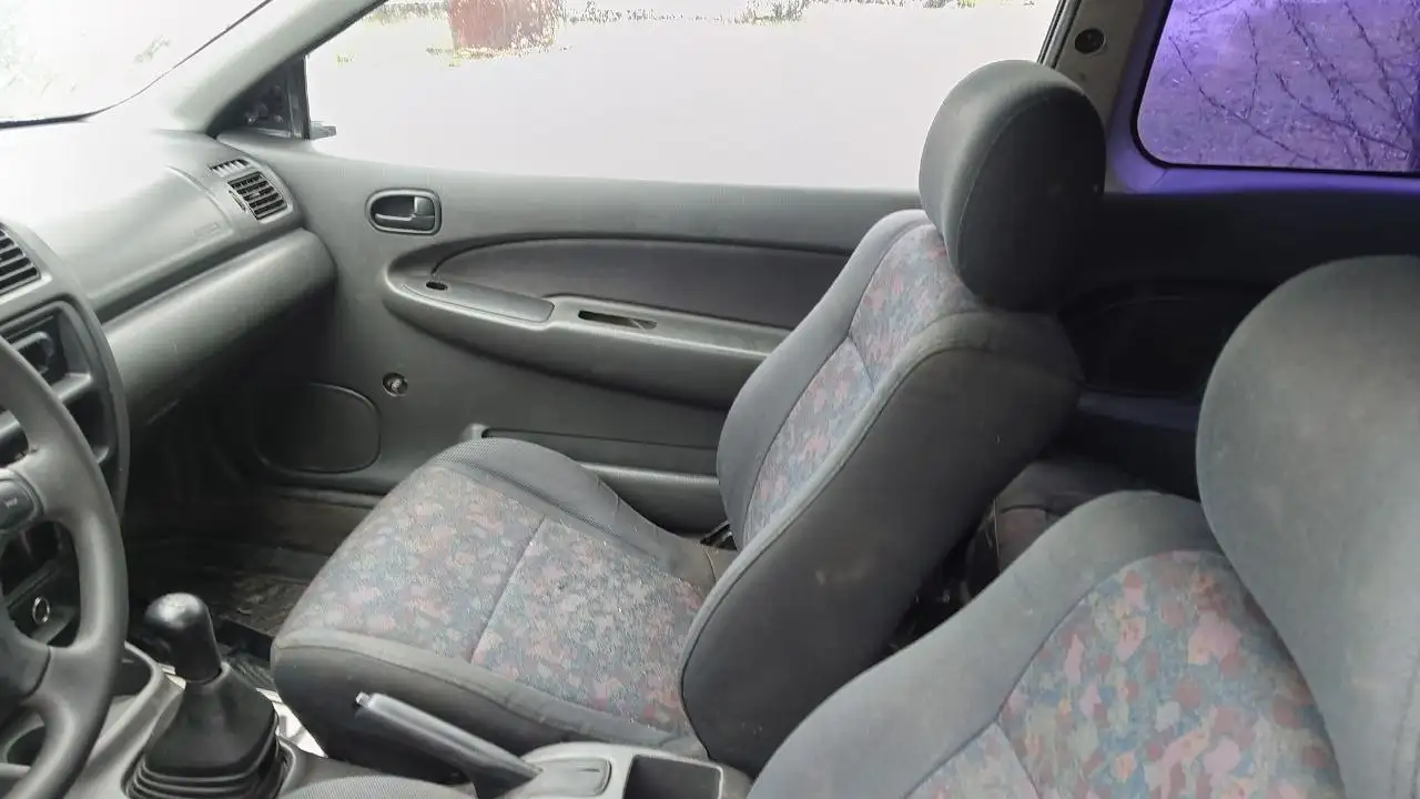 Продажа Мазды 323 2000 года без двигателя - Легковые автомобили (Авто) в Самара