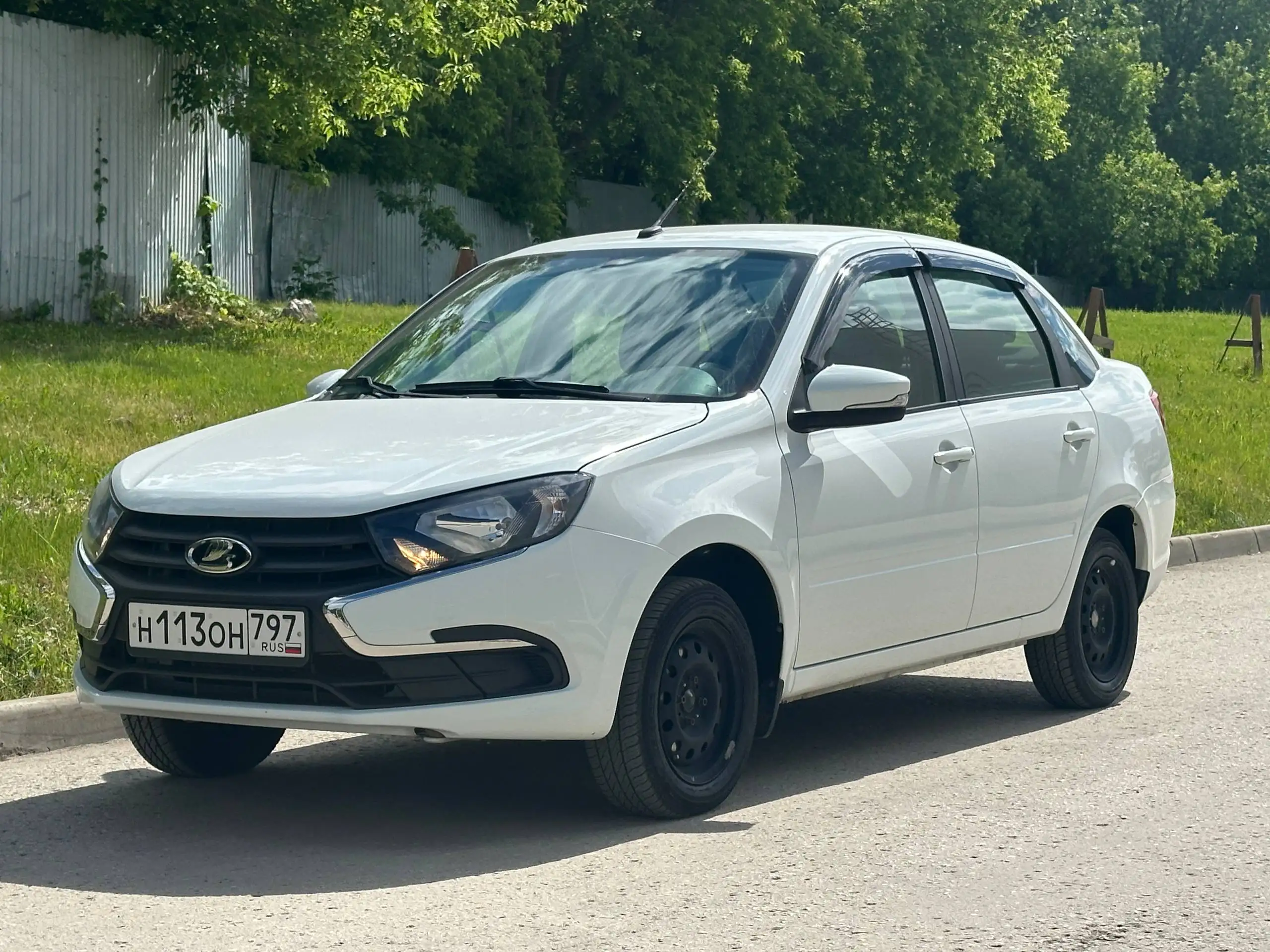 Гранта 2023 года, 1 владелец, 17500 км - Легковые автомобили (Авто) в Самара