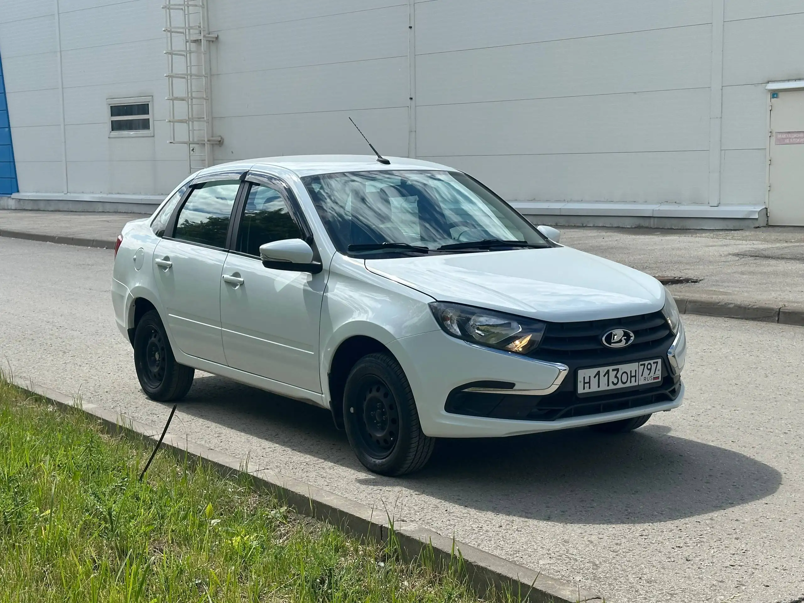 Гранта 2023 года, 1 владелец, 17500 км - Легковые автомобили (Авто) в Самара
