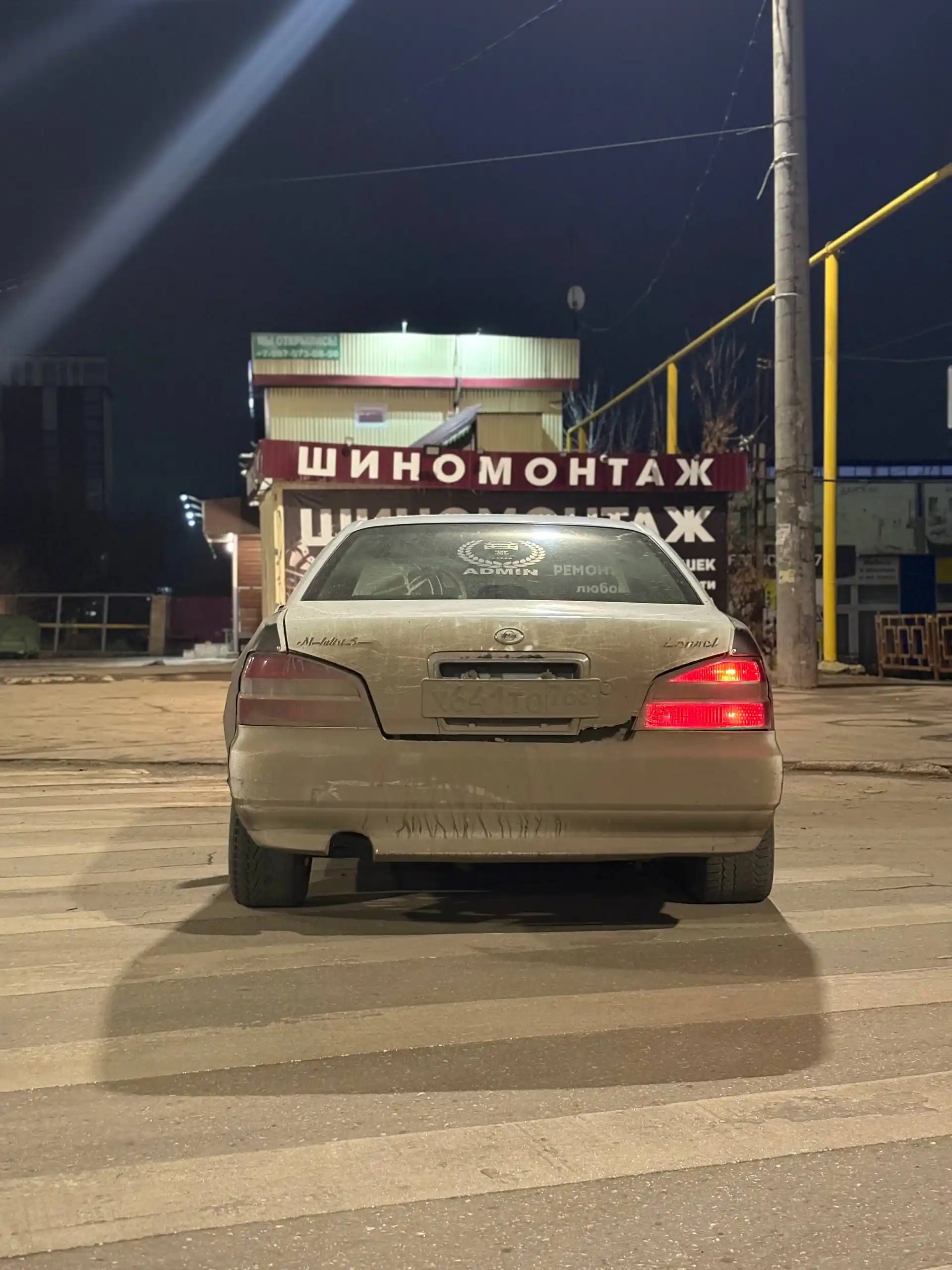 Nissan Laurel 2,5 2000 год