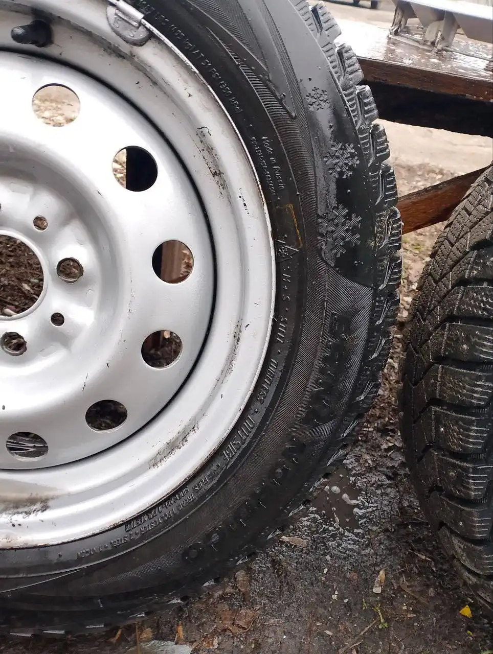 Шипы все на месте, ровные не бьют