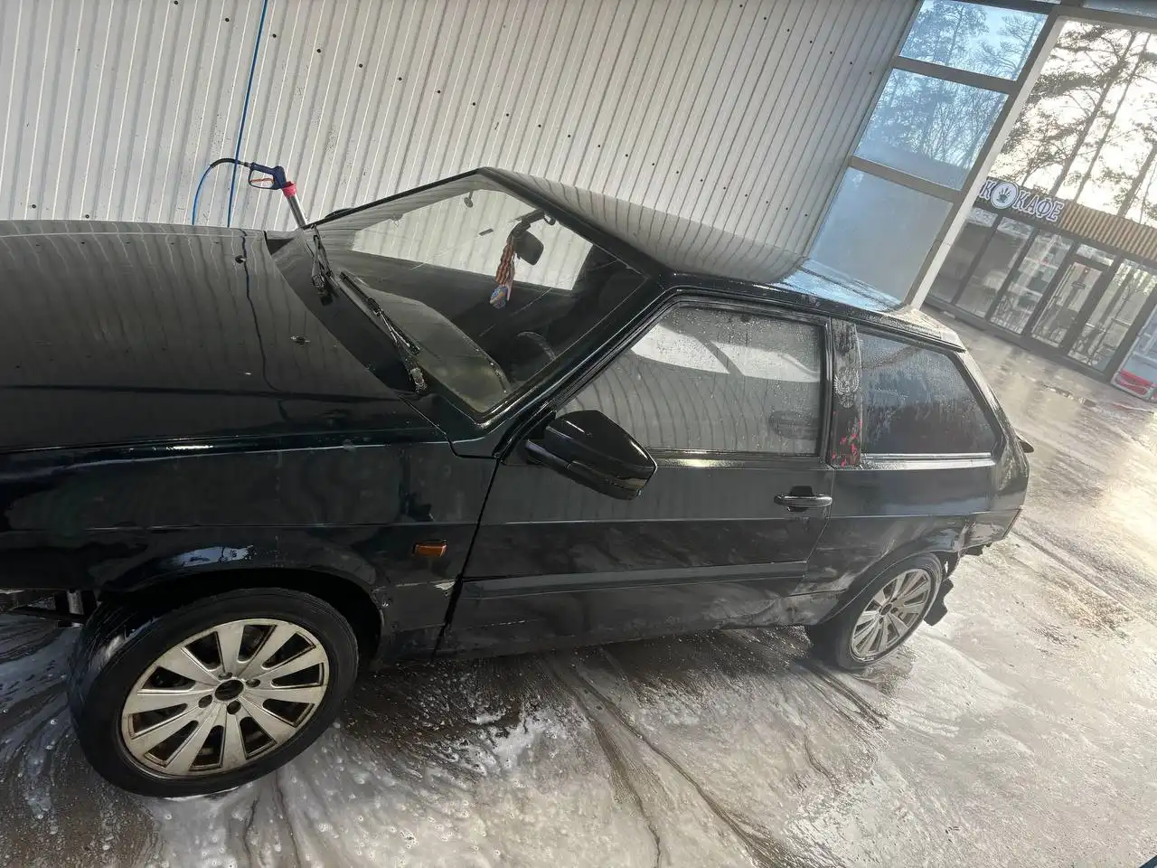 Продам ВАЗ 2113 черного цвета 2005 года