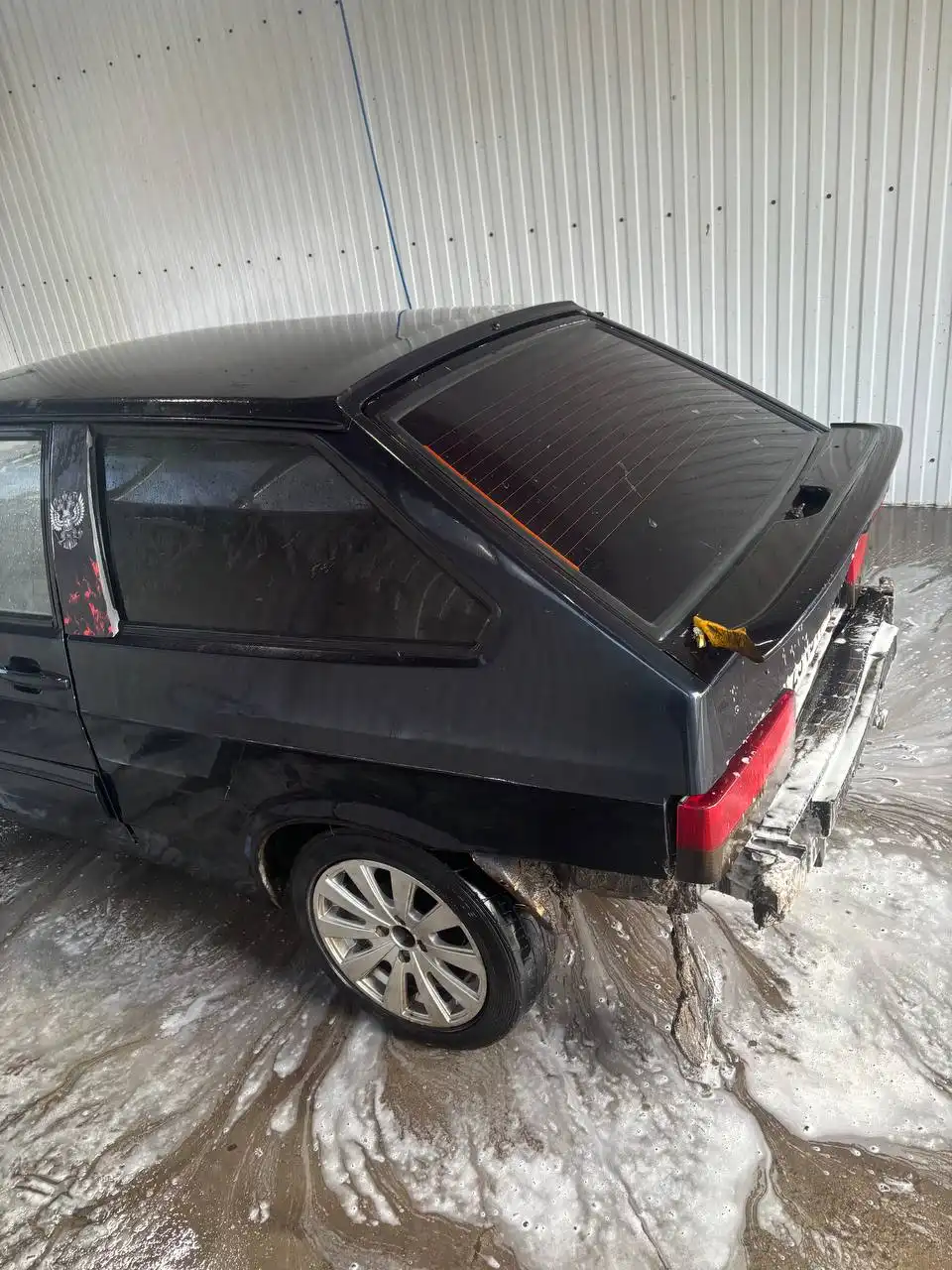 Продам ВАЗ 2113 черного цвета 2005 года