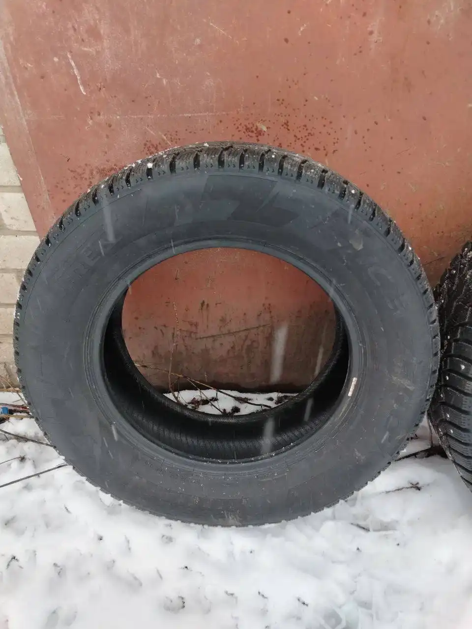 Продам колеса Pirelli R18 с шипами