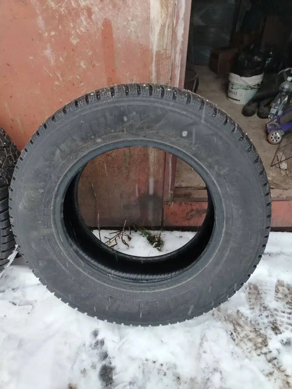 Продам колеса Pirelli R18 с шипами
