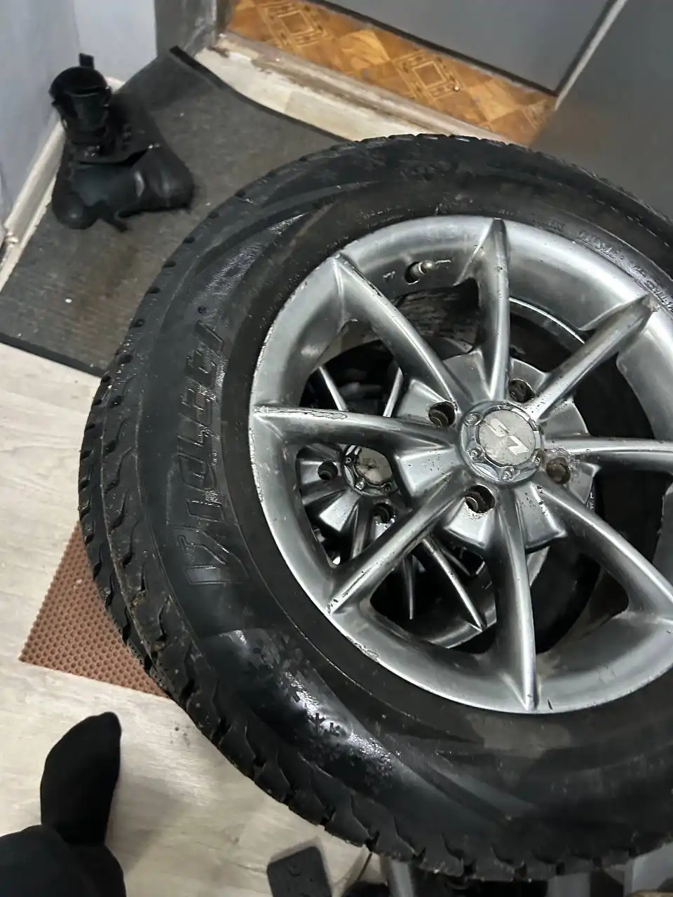 Продажа автомобильных колес и дисков