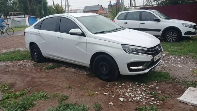 Продажа автомобиля Лада Веста 2023 года с пробегом 60.000 км - Авто в Самара