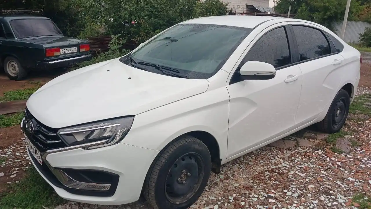 Продажа автомобиля Лада Веста 2023 года с пробегом 60.000 км