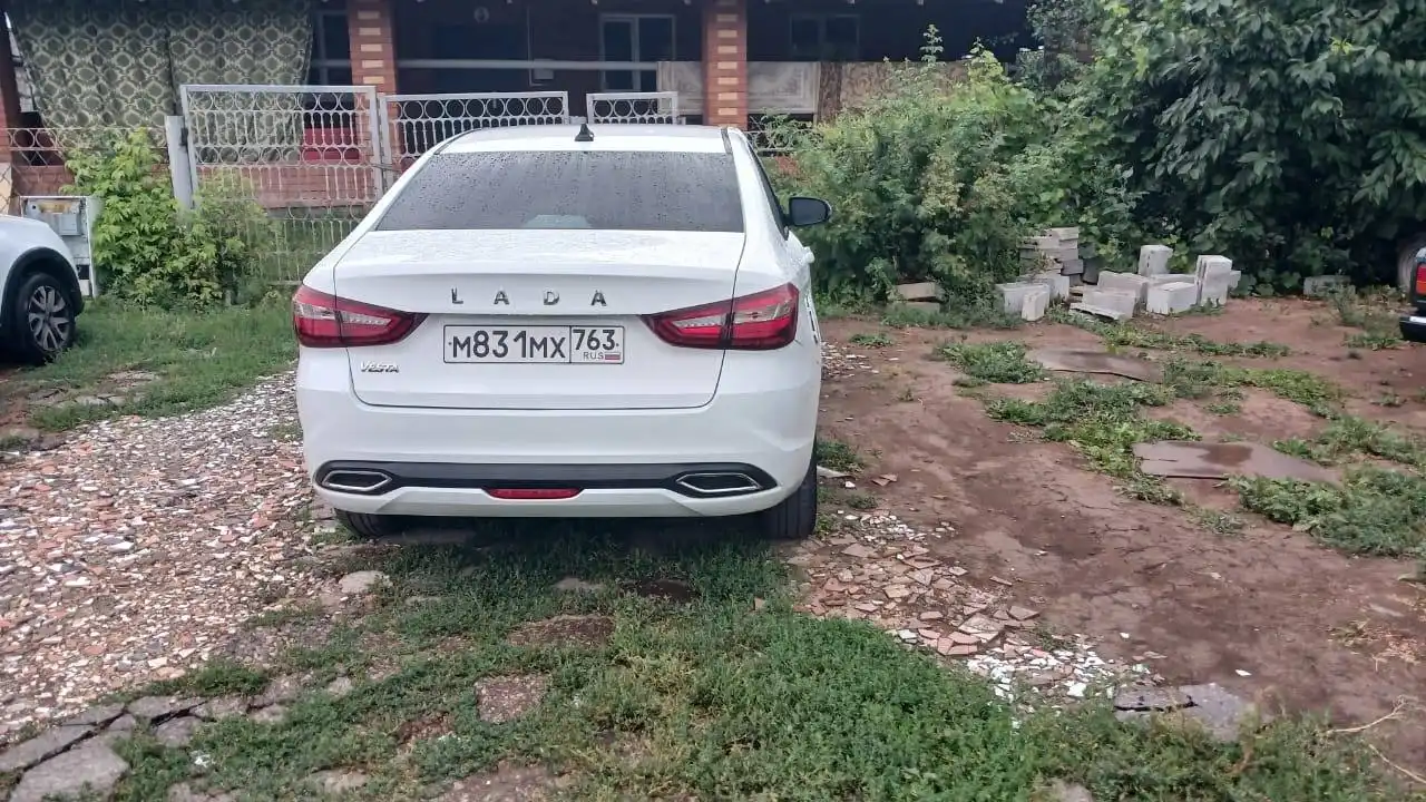 Продажа автомобиля Лада Веста 2023 года с пробегом 60.000 км