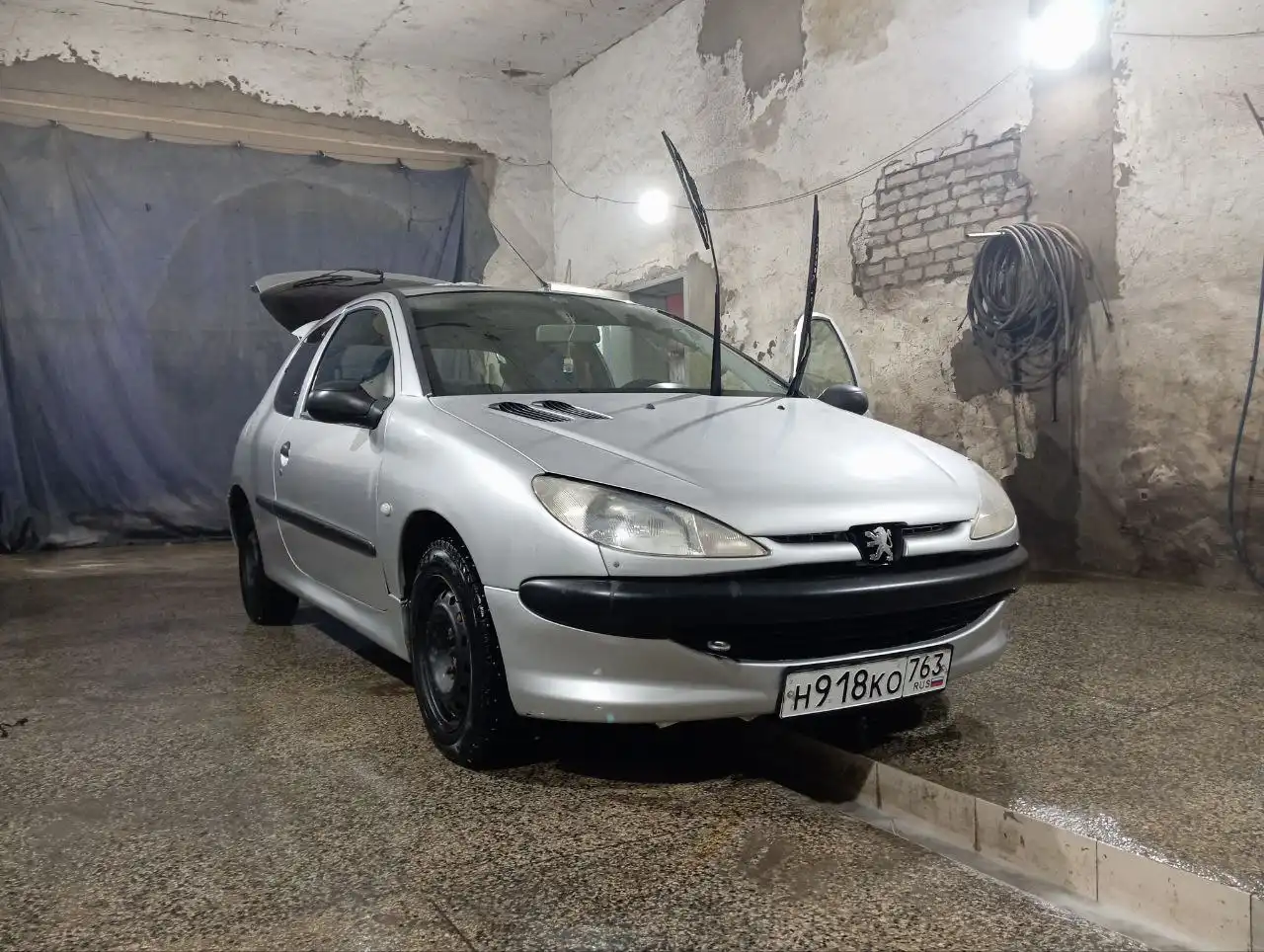 Peugeot 206 2002 года в хорошем состоянии