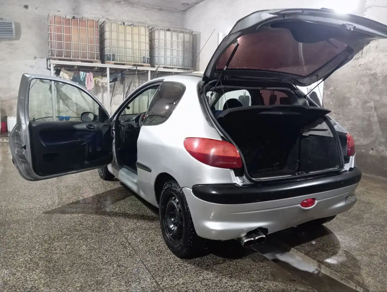 Peugeot 206 2002 года в хорошем состоянии