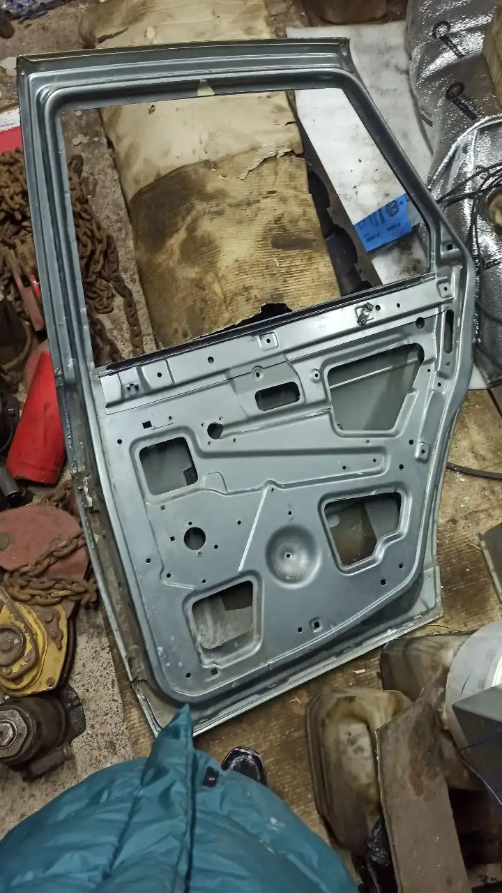 Продам дверь заднюю правую на автомобиль - Кузовные детали (Запчасти) в Киров