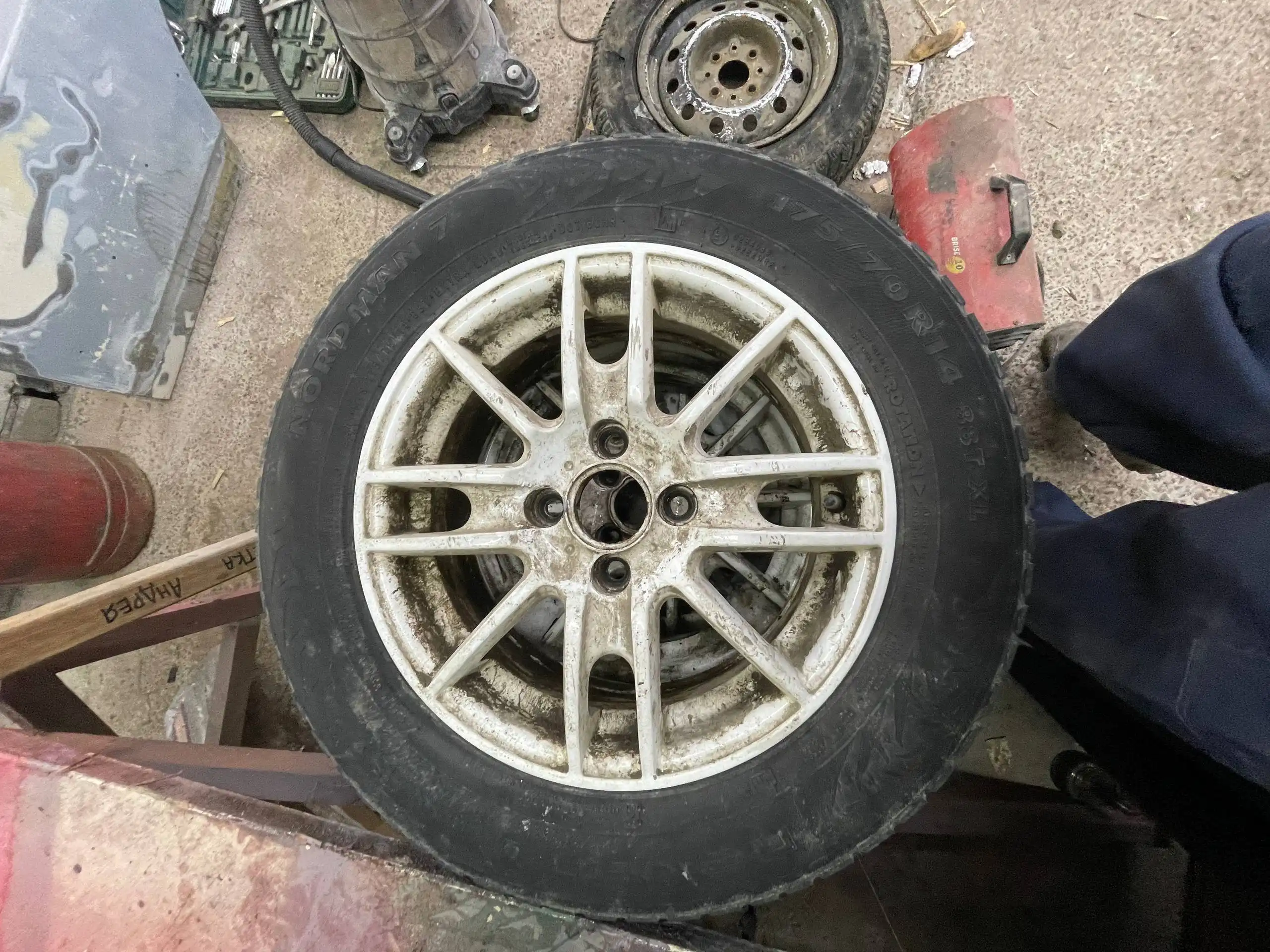 Резина зимняя R14 - Шины и диски (Авто) в Киров