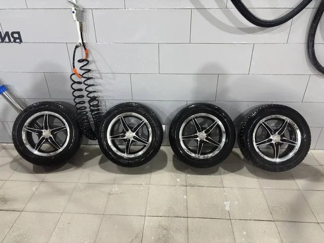 Продажа литых дисков R14 с летней резиной - Авто в Киров