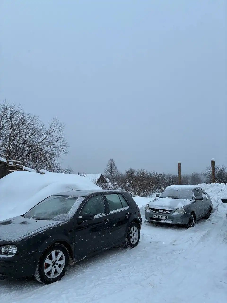 Продажа автомобилей Volkswagen Golf и Lada Priora - Легковые автомобили (Авто) в Киров