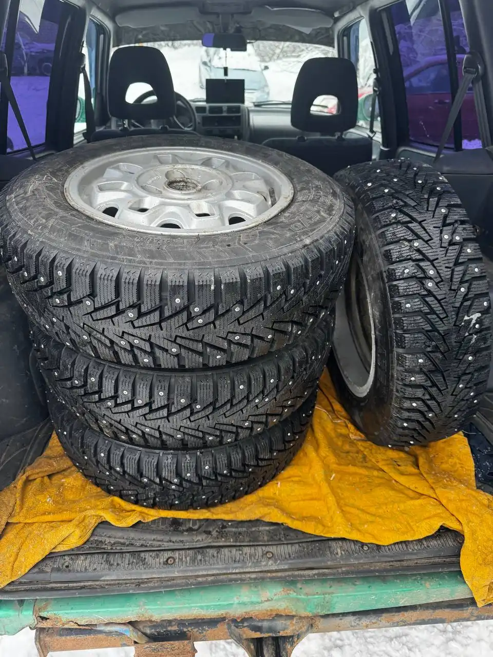 Комплект литья для Ауди с новой резиной - Запчасти (Авто) в Киров