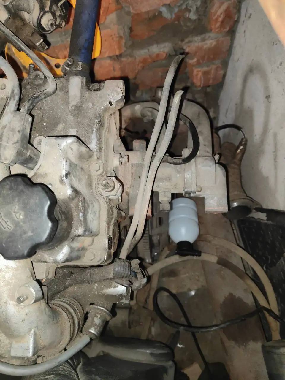 Продажа двигателя ВАЗ-2106 с коробкой передач и запчастями - Двигатели и КПП (Запчасти) в Киров