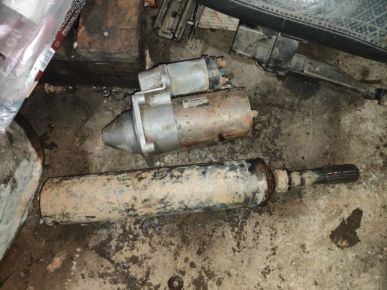 Продажа двигателя ВАЗ-2106 с коробкой передач и запчастями - Двигатели и КПП (Запчасти) в Киров