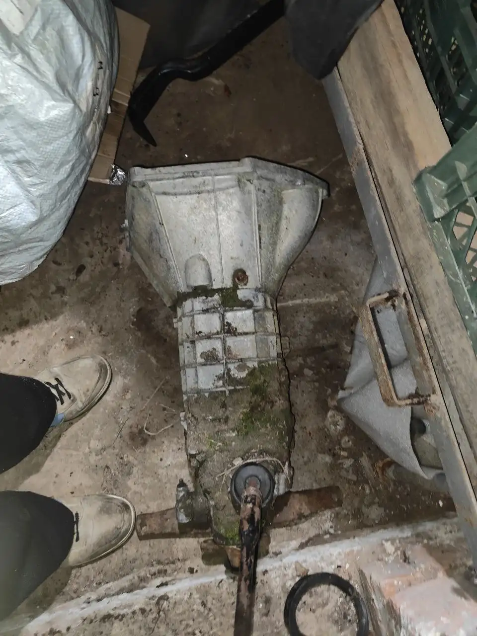 Продажа двигателя ВАЗ-2106 с коробкой передач и запчастями - Двигатели и КПП (Запчасти) в Киров