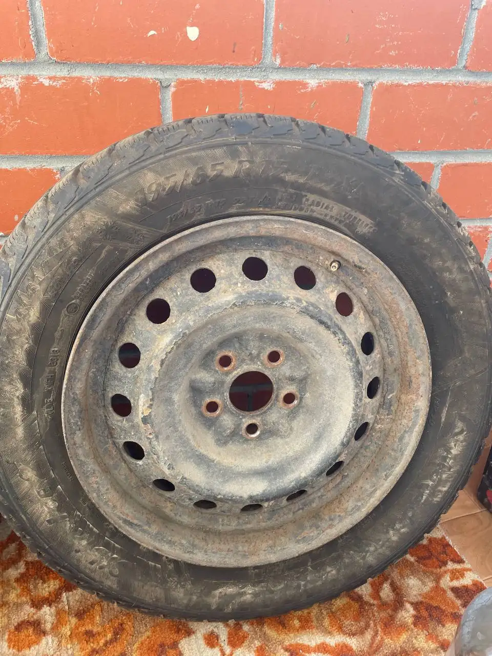 Продам 2 колеса 15 дюймов - Шины и диски (Запчасти) в Киров