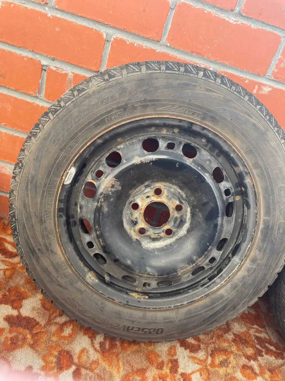 Продам 2 колеса 15 дюймов - Шины и диски (Запчасти) в Киров