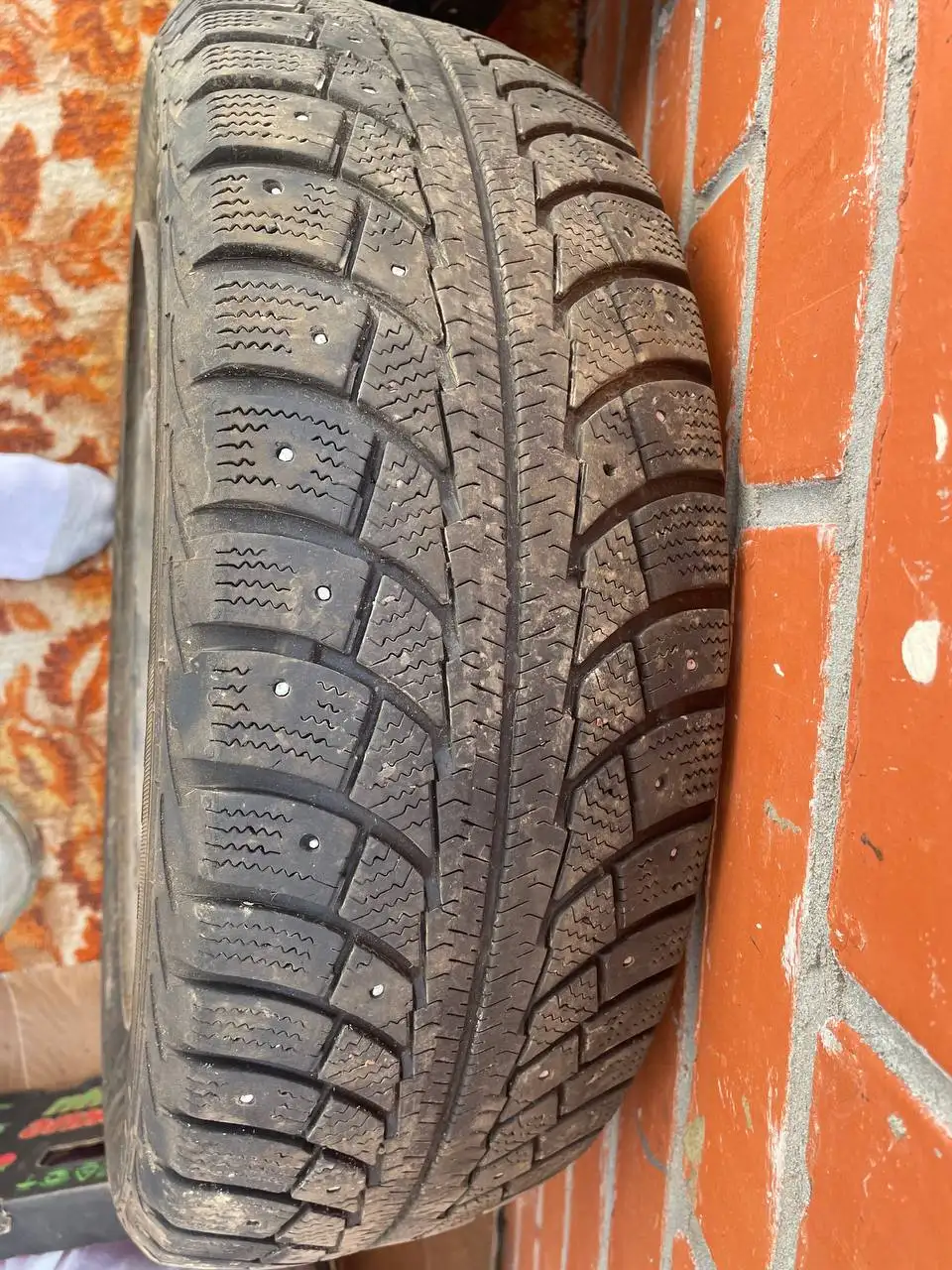 Продам 2 колеса 15 дюймов - Шины и диски (Запчасти) в Киров