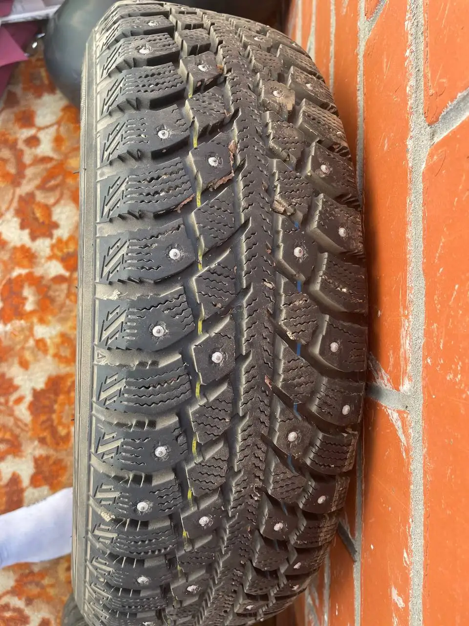 Продам 2 колеса 15 дюймов - Шины и диски (Запчасти) в Киров