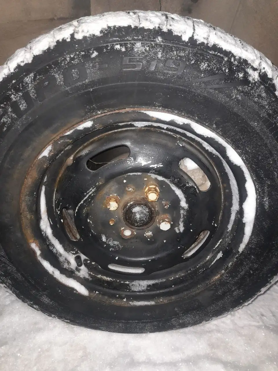 Куплю колесо на зиме срочно - Шины и диски (Авто) в Киров