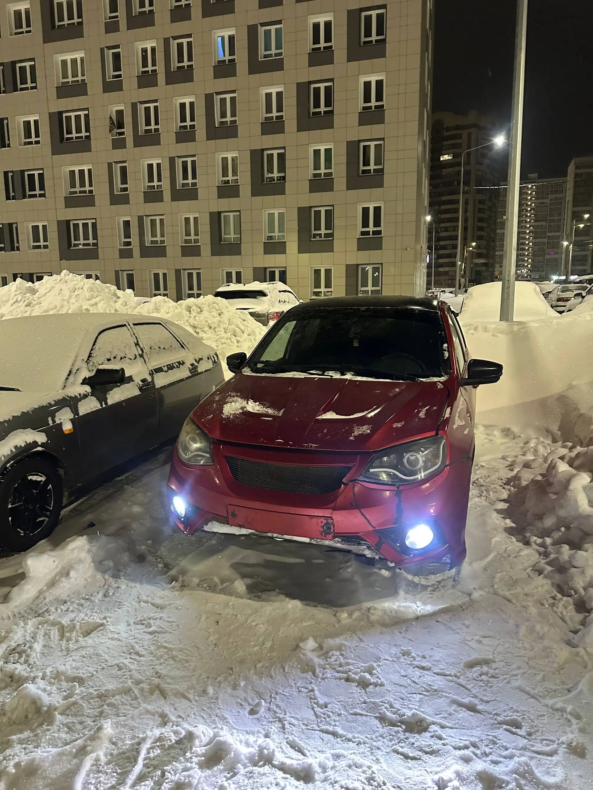 Капот для автомобиля в хорошем состоянии - Кузовные детали (Запчасти) в Киров