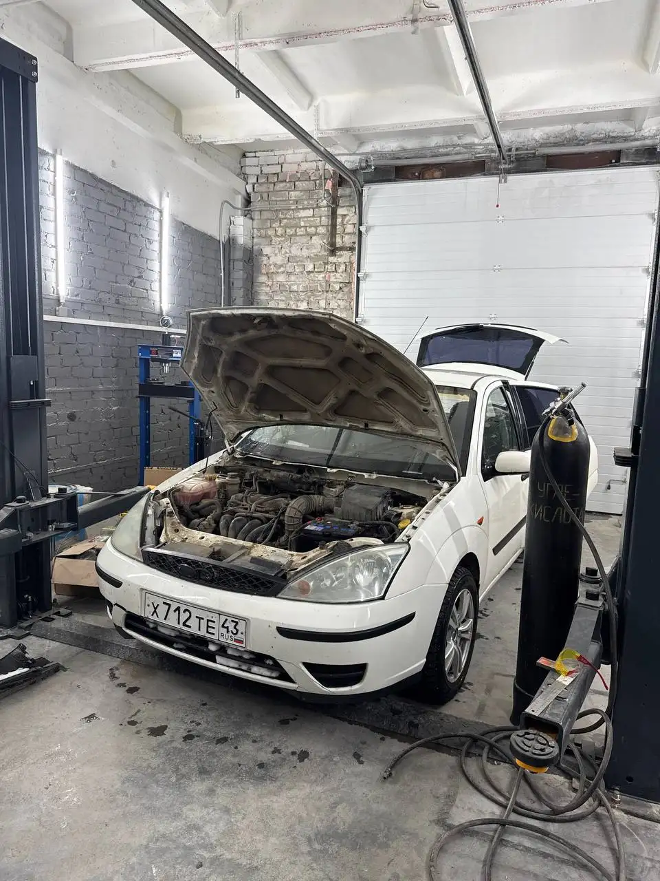 Продажа автомобиля 2004 года с механической коробкой передач - Авто в Киров