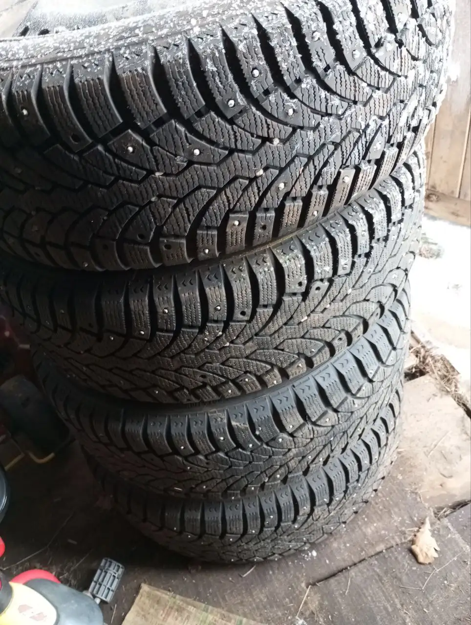 Комплект зимних шин 205/55/16 - Шины (Запчасти) в Киров