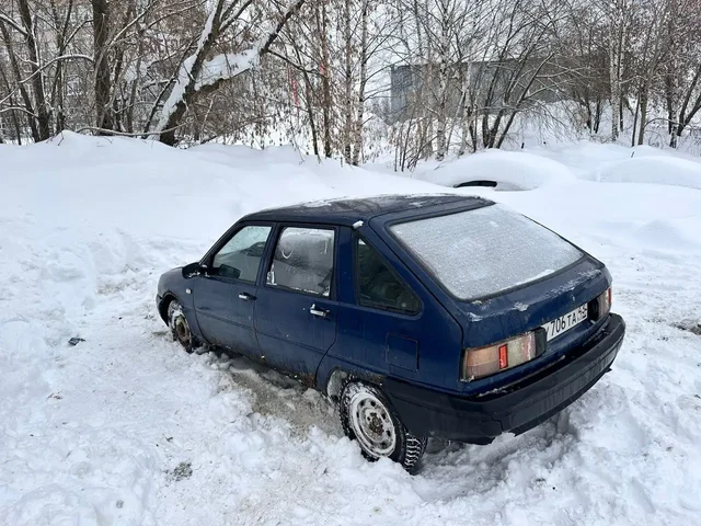 Мотор пол тыки 2003 года без АКБ - Шины в Киров