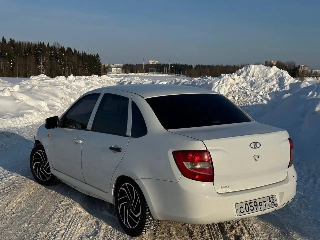 Продажа автомобиля с музыкальной системой - Авто в Киров