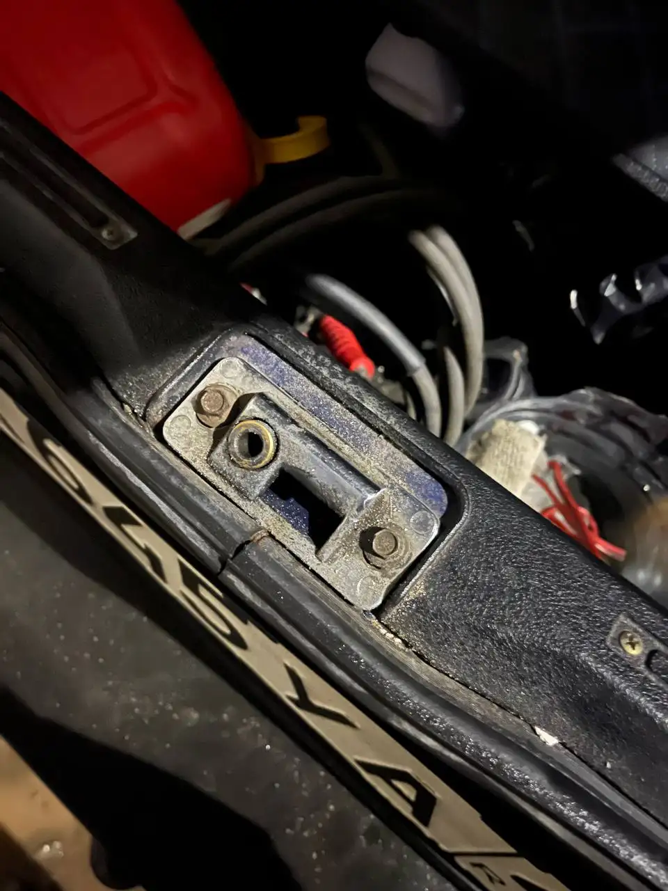 Куплю ответную часть замка на 9-14 - Автозапчасти (Запчасти) в Киров