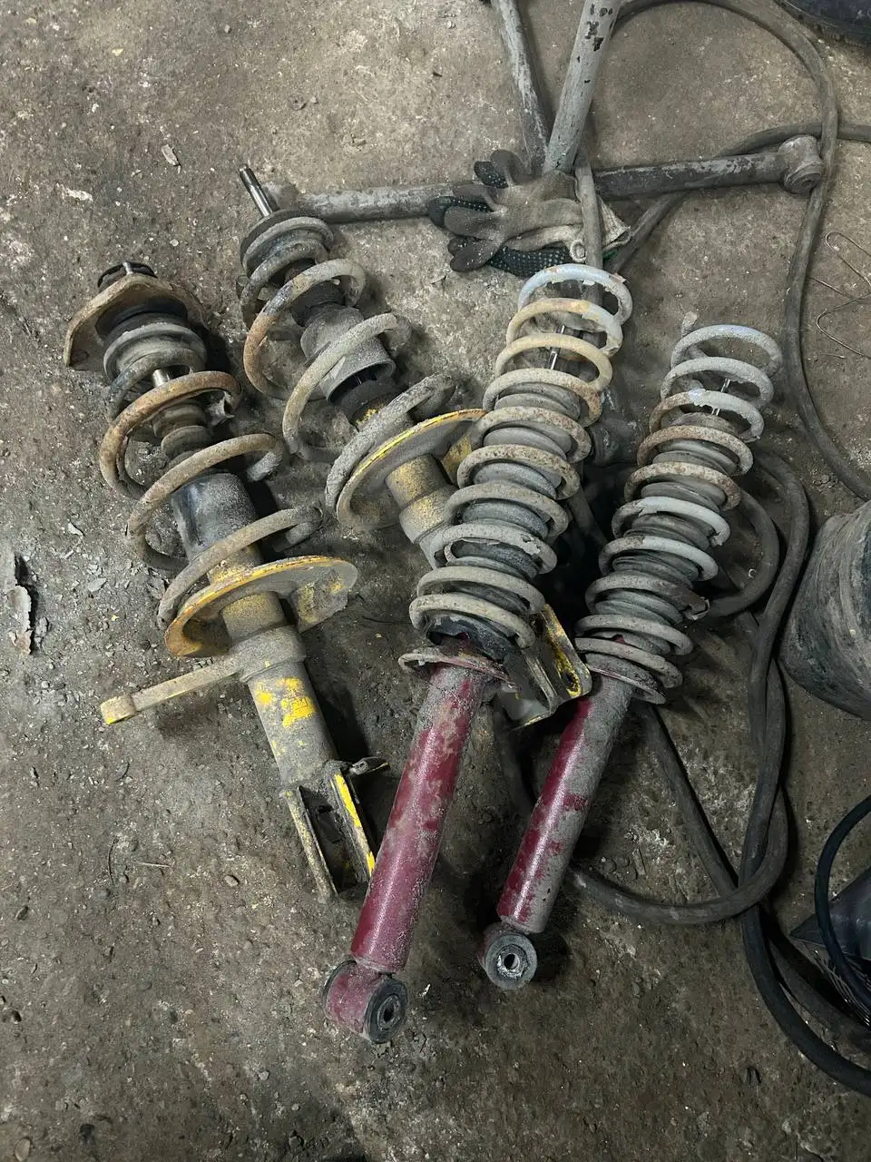 Передние и задние стойки подвески - Подвеска (Запчасти) в Киров