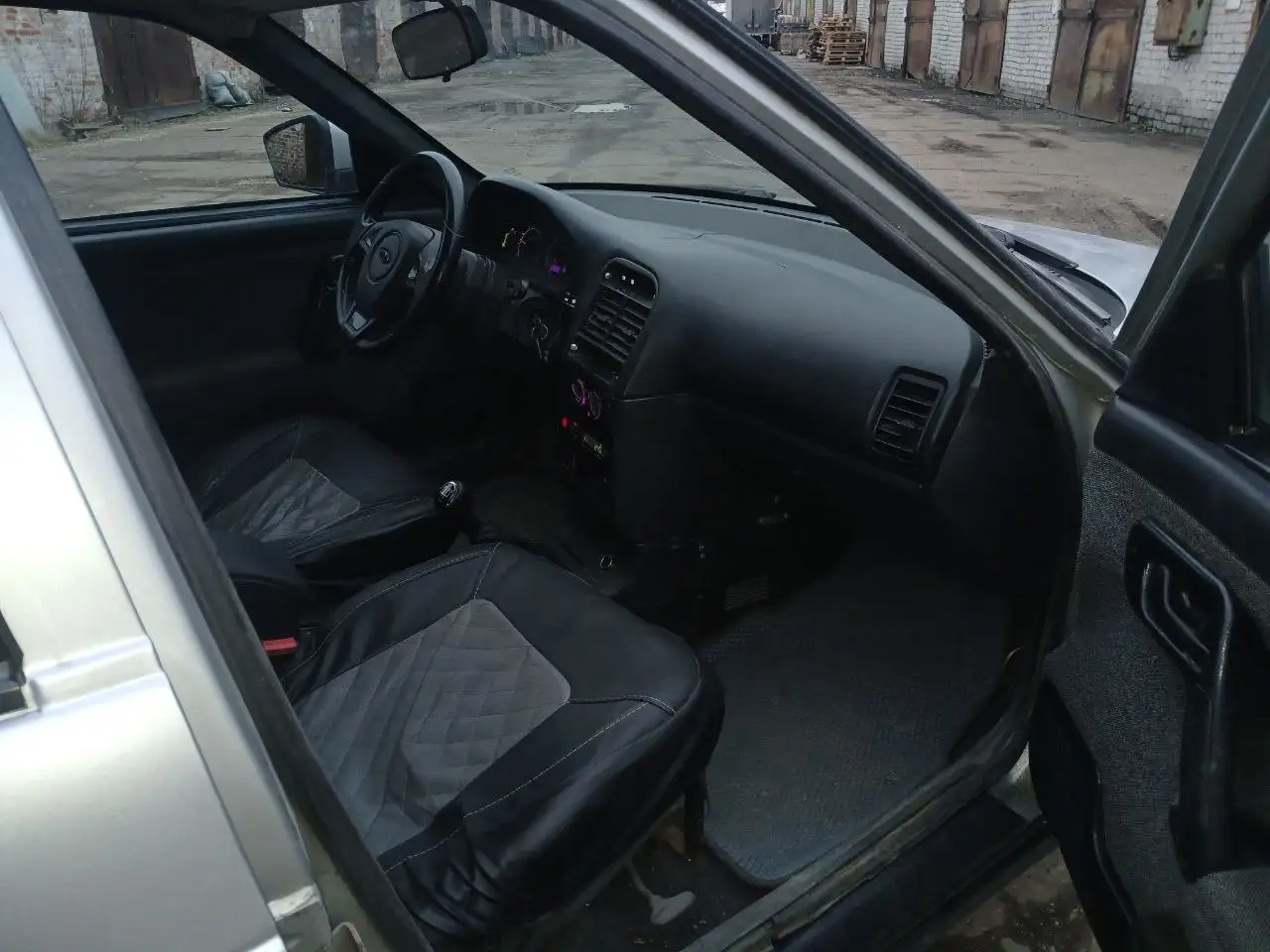 Автомобиль ВАЗ 2004 года с двигателем 16 клапанов - Авто в Киров