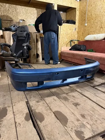 Бампер автомобильный серебряный - Запчасти в Киров