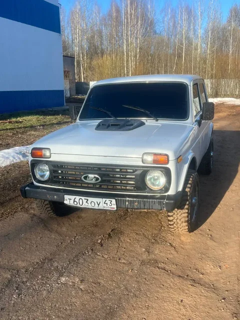 ВАЗ 2121 1988 года с механической коробкой передач - Автозапчасти, Колёсные диски в Киров