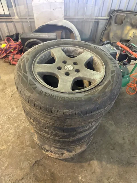 Продам комплект колес на дисках 5/112 на VW/Audi - Авто в Киров