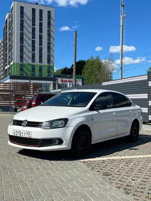 Volkswagen Polo 2013 года - Авто в Киров