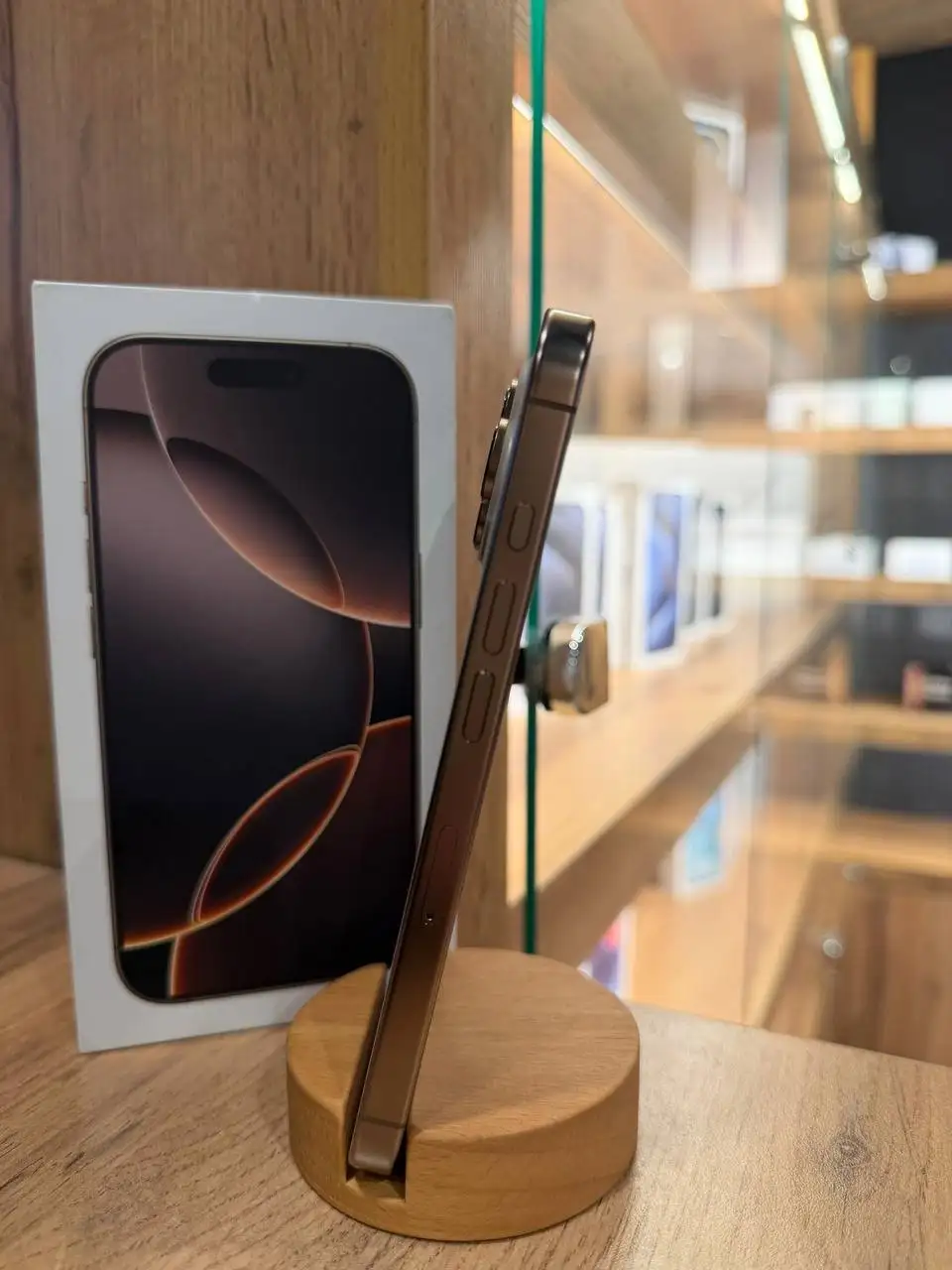 iPhone 16 Pro 128GB с наушниками - Мобильные телефоны (Электроника) в Киров
