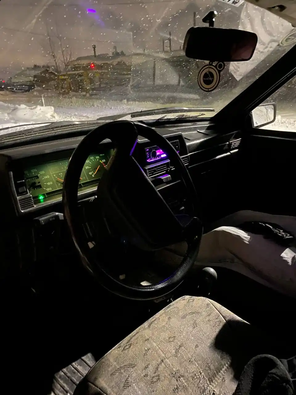 Продам автомобиль 2002 года