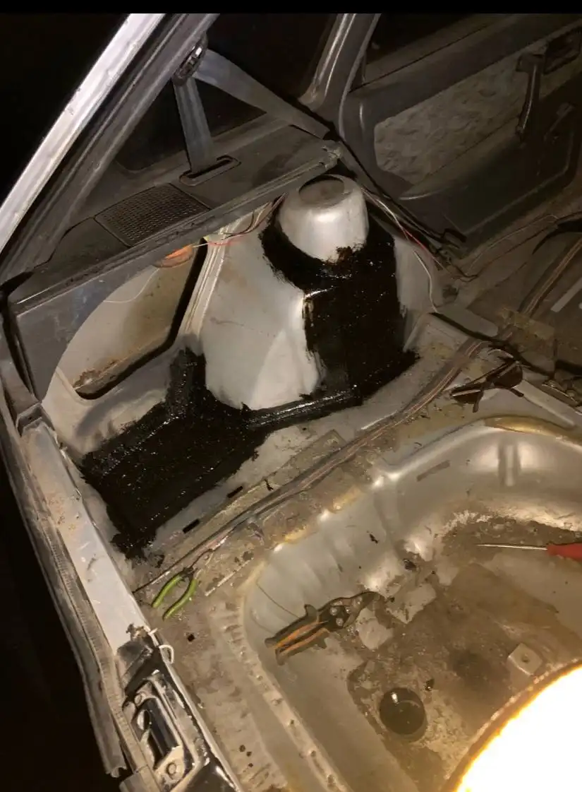 Продам автомобиль 2002 года