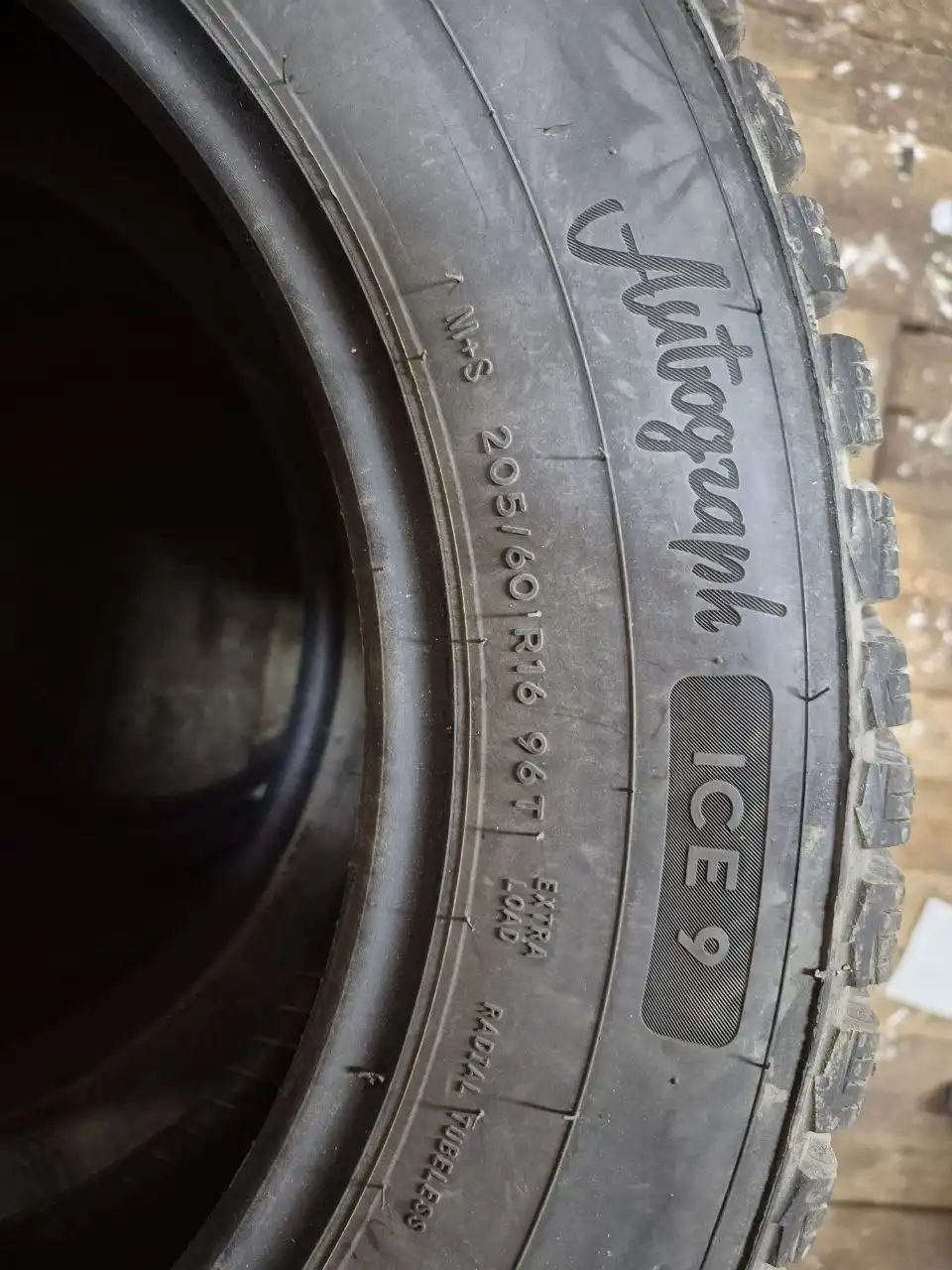 Продам резину Ikon Tyres 205/60 R16 2024 года