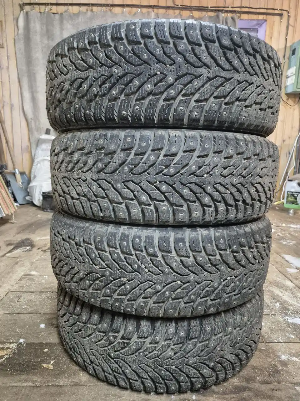 Продам резину Ikon Tyres 205/60 R16 2024 года