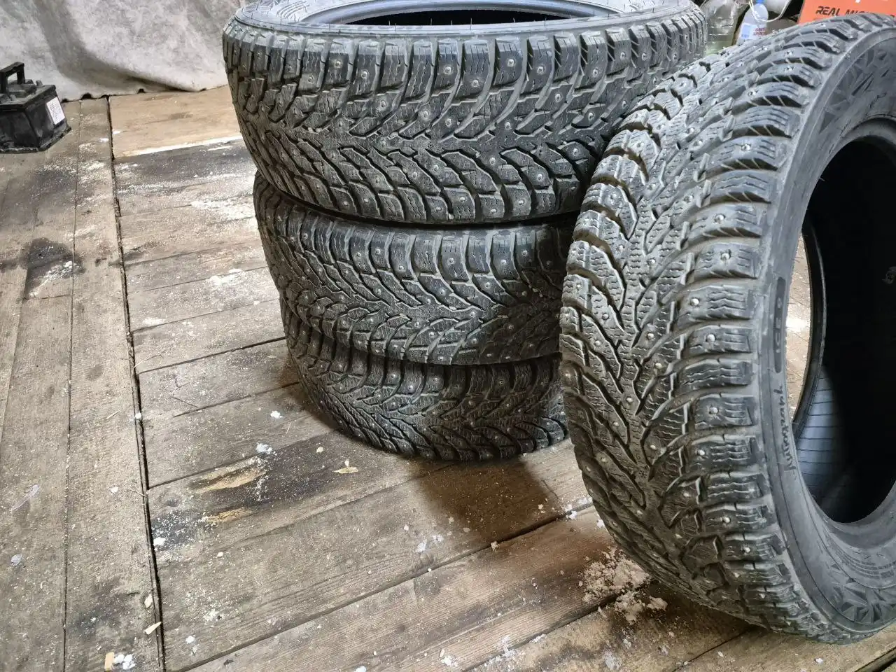 Продам резину Ikon Tyres 205/60 R16 2024 года