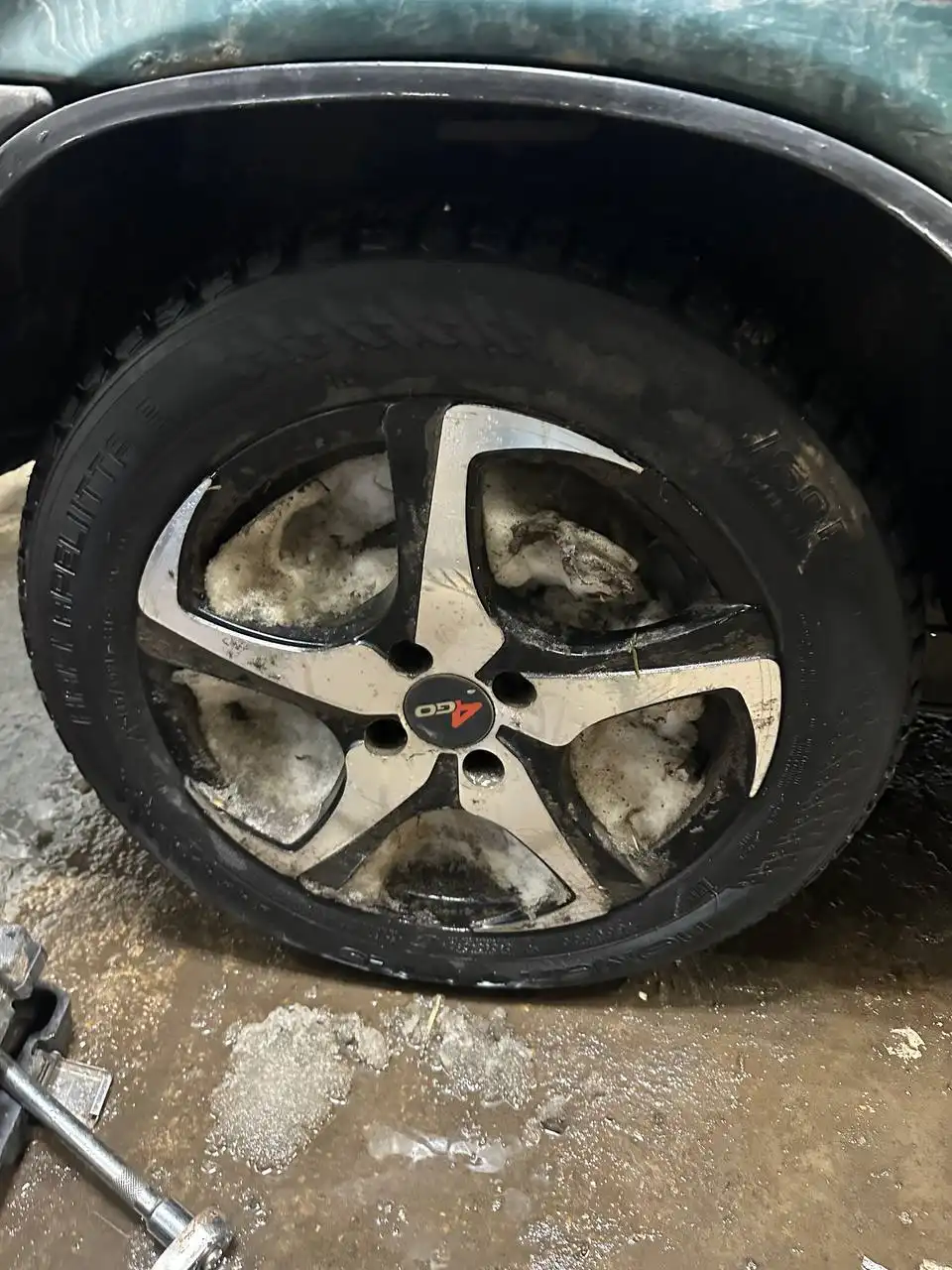 Резина хакапелита R15 185/60 R15 с шипами - Шины и диски (Запчасти) в Киров