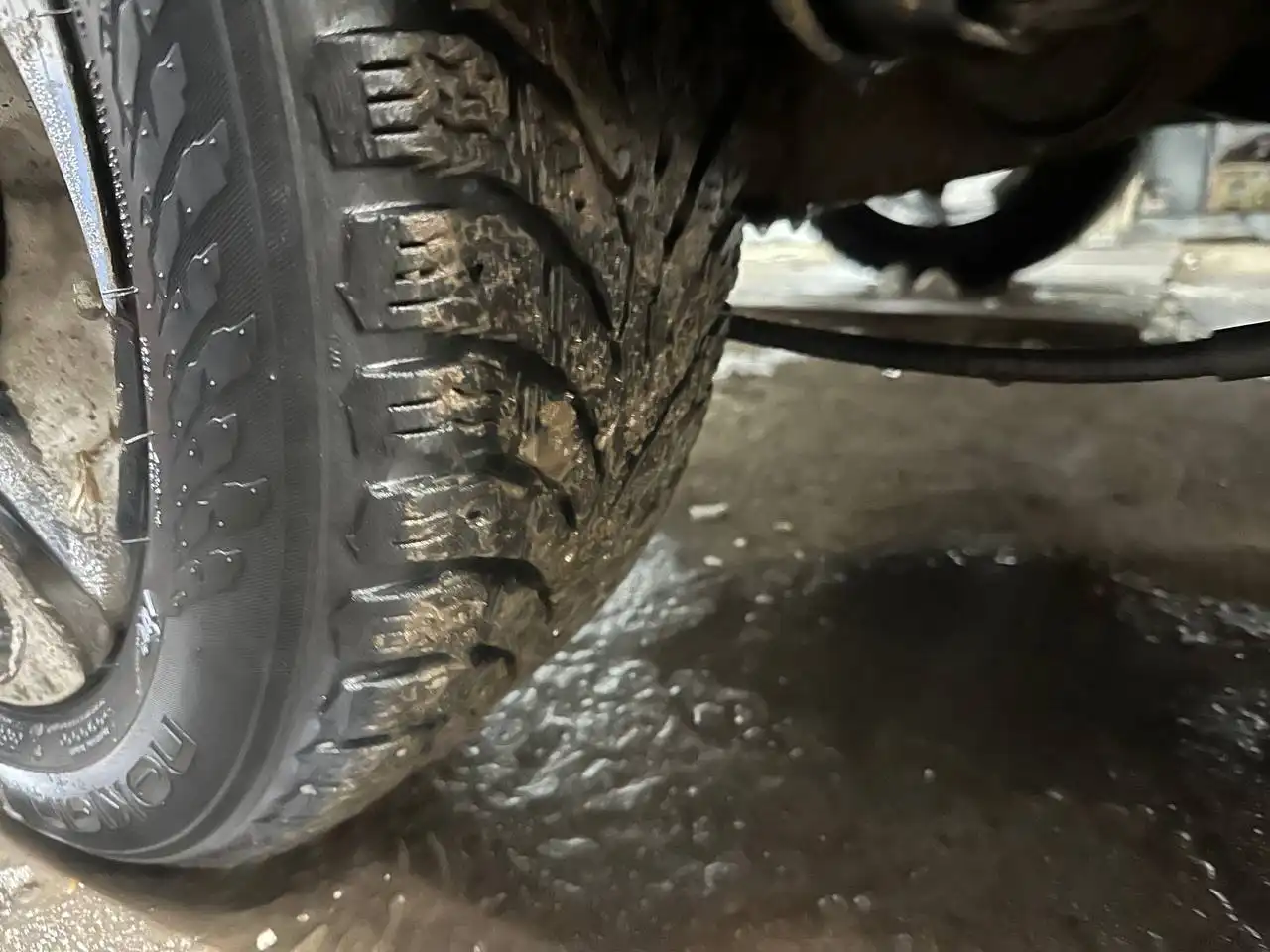 Резина хакапелита R15 185/60 R15 с шипами - Шины и диски (Запчасти) в Киров